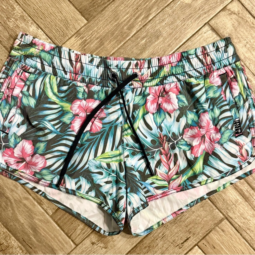 Salt Life women’s Hawaiian Floral volley shorts. NWOT